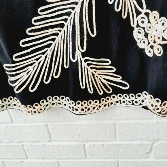 LAUREN MICHELLE Woman Plus Stretchy Knit Ribbon Metallic Embroidery Top sz: 2X - Picture 6 of 8